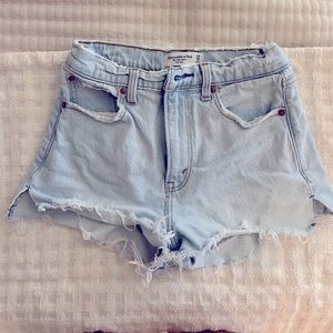 Abercrombie & Fitch “The Mom Short High Rise” Size 24 - 00